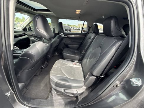 Used 2023 Toyota Highlander Limited AWD/4WD image 22