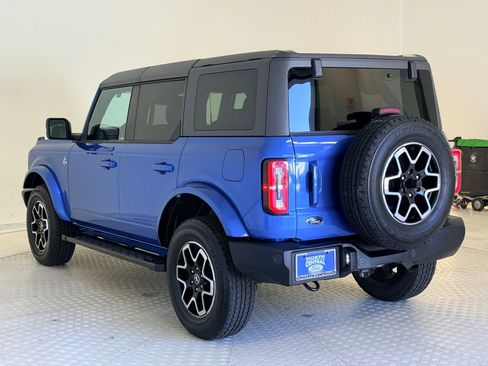 Used 2023 Ford Bronco Outer Banks image 3