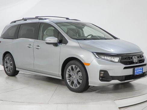 New 2026 Honda Odyssey Touring image 18