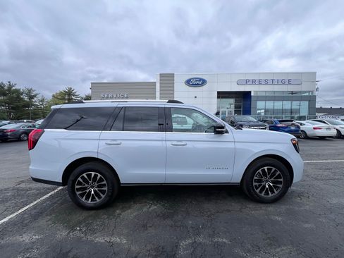 Used 2025 Ford Expedition Platinum AWD/4WD image 8