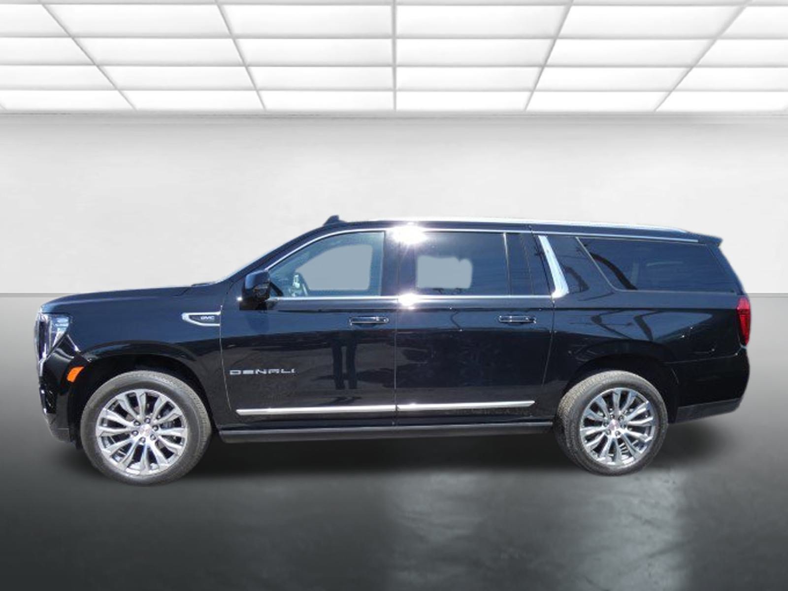 Used 2023 GMC Yukon XL Denali AWD/4WD image 4