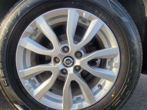 Used 2018 Nissan Rogue SV w/ Premium Package AWD/4WD image 31