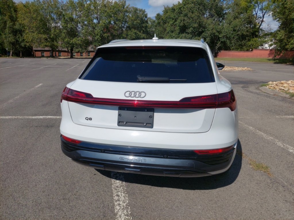 Used 2024 Audi Q8 e-tron Premium Plus w/ Premium Plus Package AWD/4WD image 12