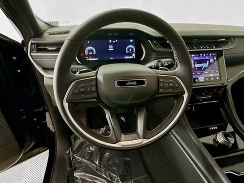 New 2025 Jeep Grand Cherokee L Altitude AWD/4WD image 11