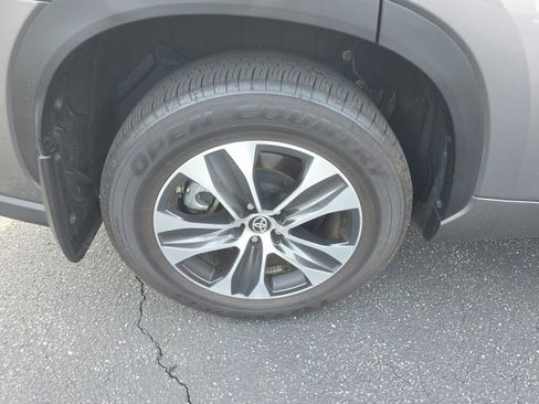 Used 2025 Toyota Highlander XLE image 20