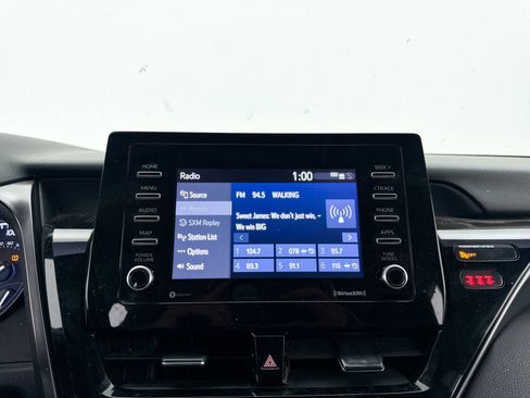 Used 2022 Toyota Camry SE FWD image 18