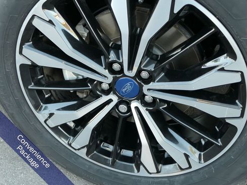 Used 2022 Ford Escape SE w/ SE Sport Appearance Package image 12