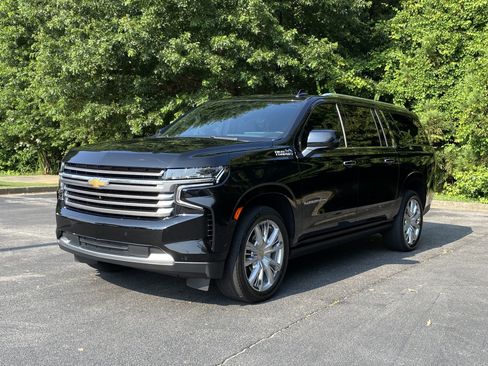 Used 2023 Chevrolet Suburban High Country w/ Premium Package RWD image 5