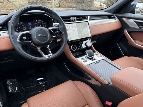 Used 2025 Jaguar F-PACE R-Dynamic S image 13