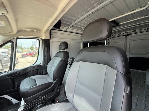 Used 2025 RAM ProMaster 2500 w/ Convenience Group FWD image 13