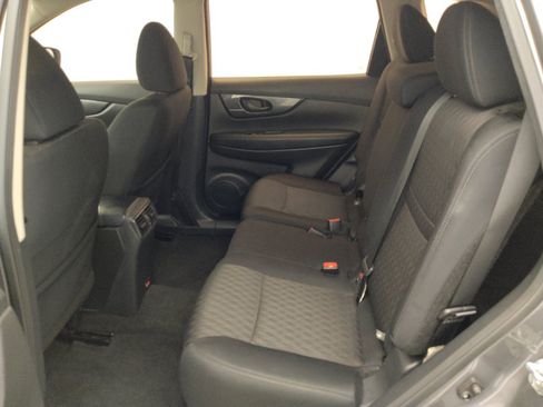 Used 2020 Nissan Rogue S FWD image 18