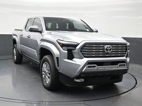 Used 2025 Toyota Tacoma Limited AWD/4WD image 8