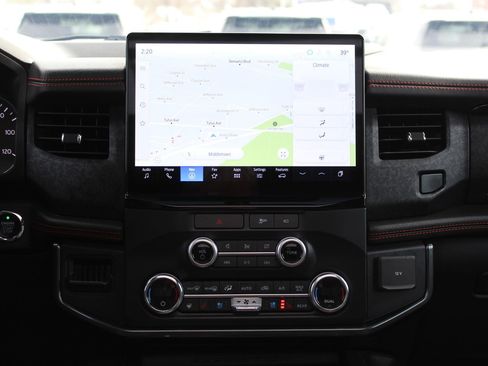 Used 2022 Ford Expedition Max Limited image 18