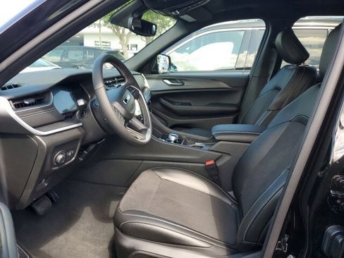 New 2024 Jeep Grand Cherokee L Altitude image 12