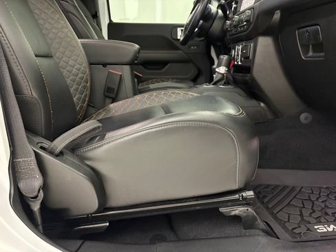 Used 2021 Jeep Wrangler Unlimited Sahara AWD/4WD image 35