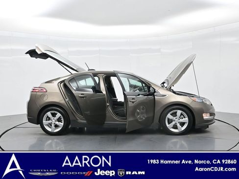 Used 2015 Chevrolet Volt w/ Enhanced Safety Package 1 image 3