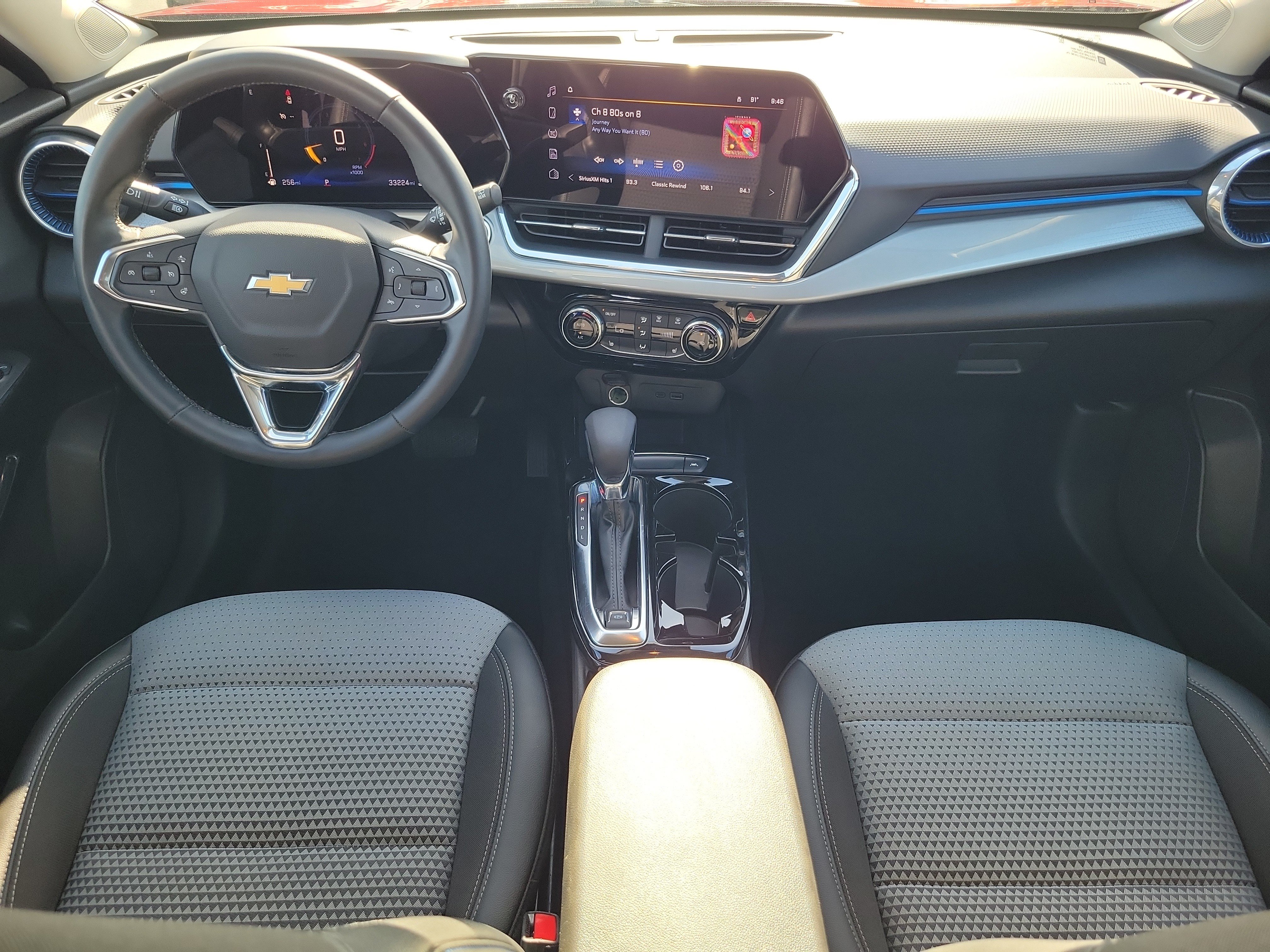 Used 2025 Chevrolet Trax LT w/ LT Convenience Package FWD image 12