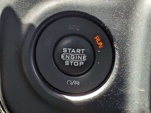 Used 2019 Jeep Wrangler Unlimited Sahara w/ Dual Top Group AWD/4WD image 31