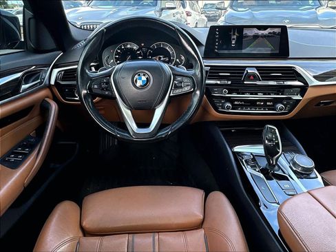Used 2017 BMW 530i RWD image 11