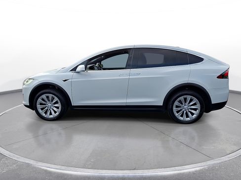 Used 2018 Tesla Model X 75D AWD/4WD image 5