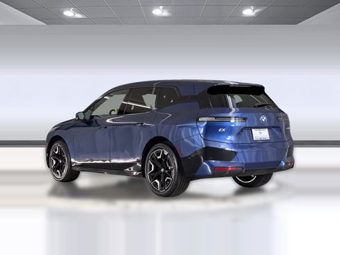 Used 2024 BMW iX xDrive50 w/ Premium Package AWD/4WD image 3