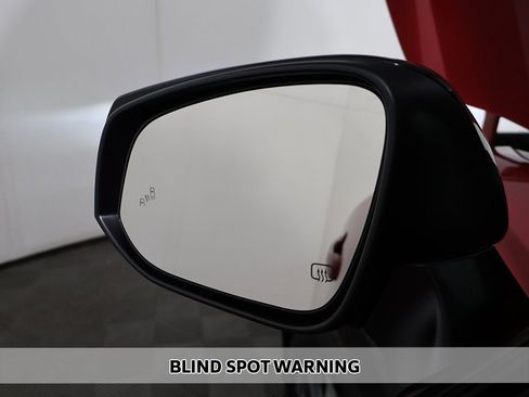 Used 2025 Toyota Corolla Cross XLE image 5