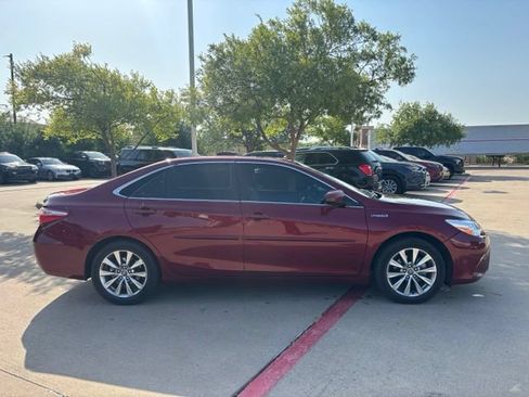 Used 2016 Toyota Camry XLE w/ Moonroof Package FWD image 4
