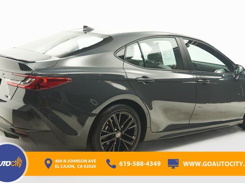 Used 2025 Toyota Camry SE w/ Convenience Package image 6