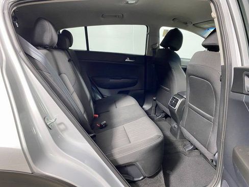 Used 2022 Kia Sportage LX image 9