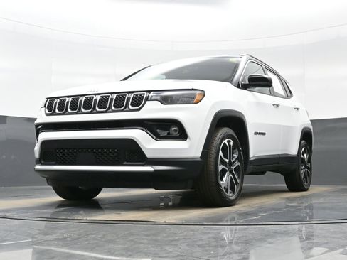 Used 2023 Jeep Compass Limited w/ Sun and Sound Group image 26