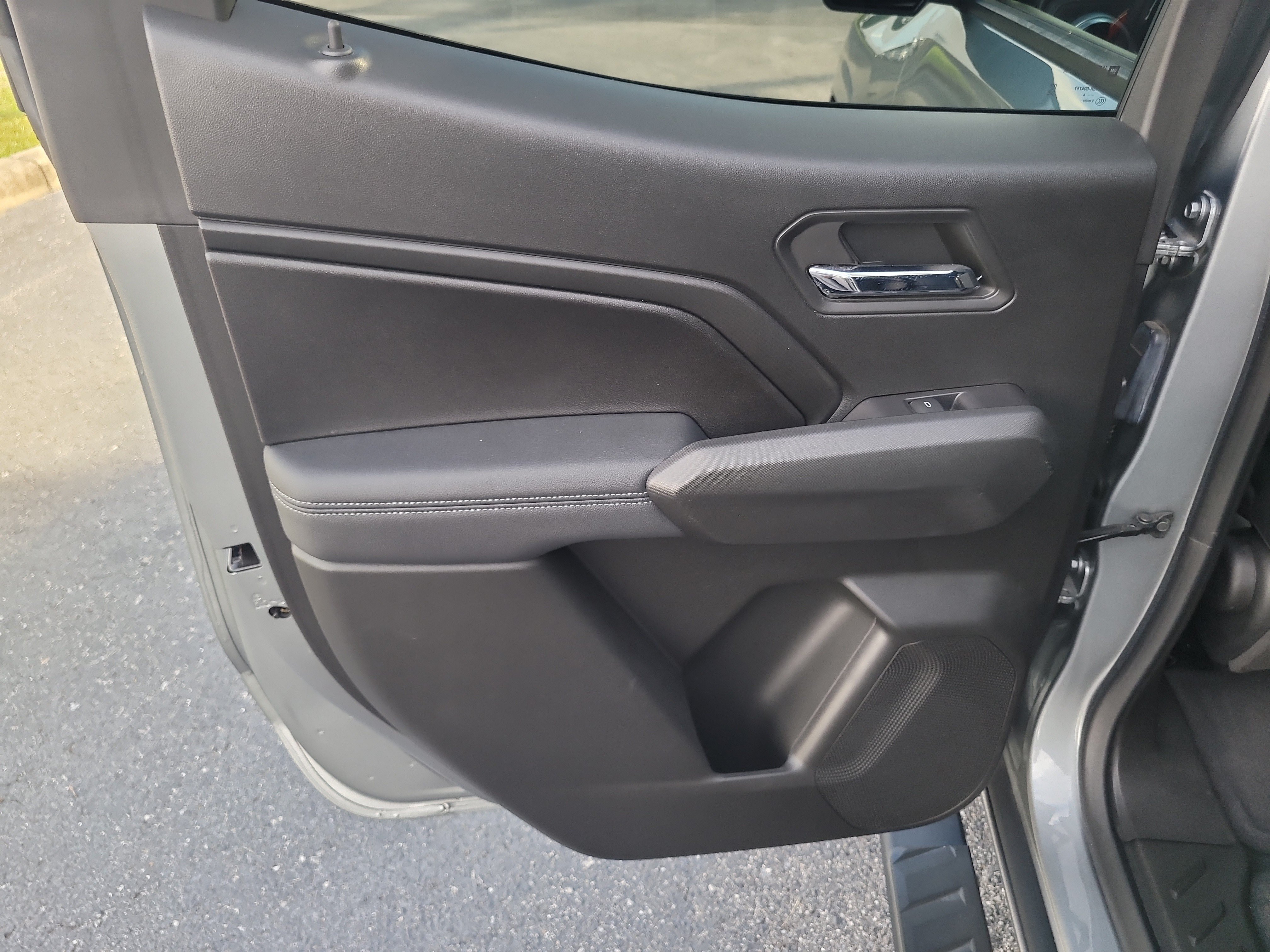 Used 2024 Chevrolet Colorado LT w/ LT Convenience Package RWD image 13