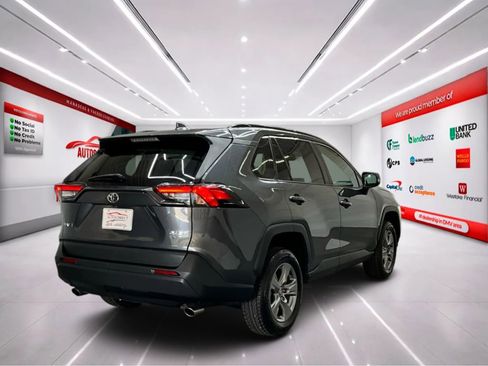 Used 2022 Toyota RAV4 XLE FWD image 8
