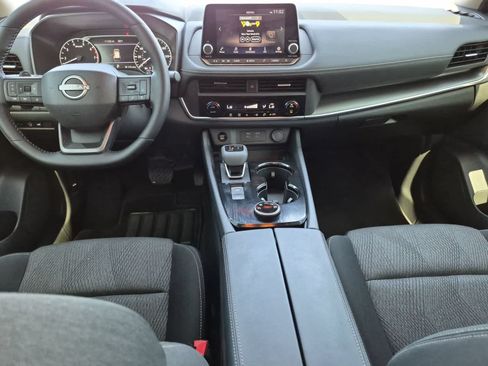 Used 2025 Nissan Rogue SV AWD/4WD image 14
