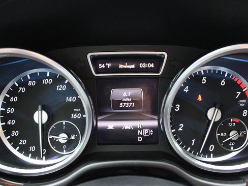 Used 2013 Mercedes-Benz GL 550 SUV image 25