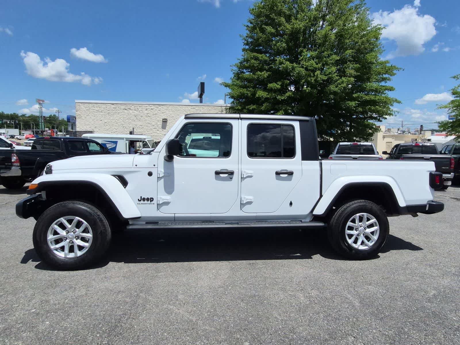 Used 2023 Jeep Gladiator Sport AWD/4WD image 5