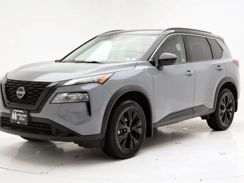 Used 2023 Nissan Rogue SV w/ SV Premium B Package AWD/4WD image 2