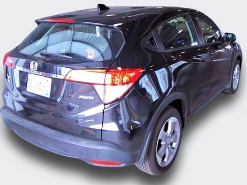 Used 2021 Honda HR-V LX image 3