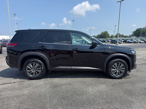 Certified 2025 Nissan Pathfinder S AWD/4WD image 4