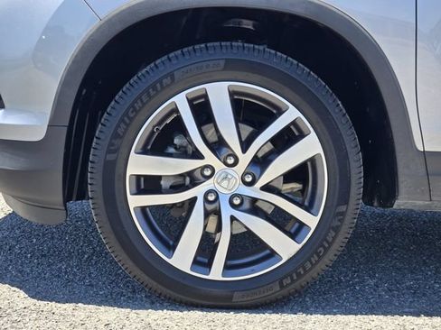 Used 2018 Honda Pilot Touring image 10