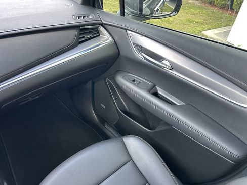 Certified 2025 Cadillac XT5 Luxury image 16