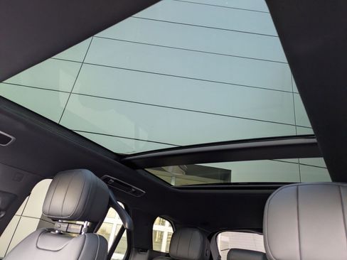 Used 2025 Land Rover Range Rover Sport SE image 26