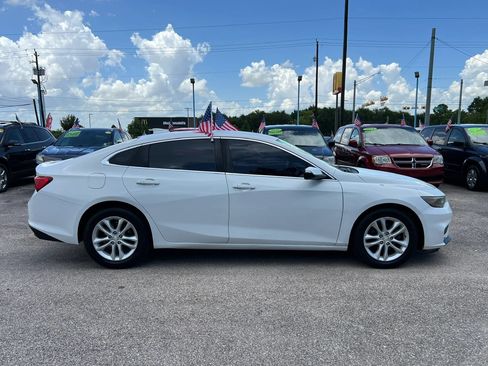 Used 2017 Chevrolet Malibu LT w/ Leather Package FWD image 5