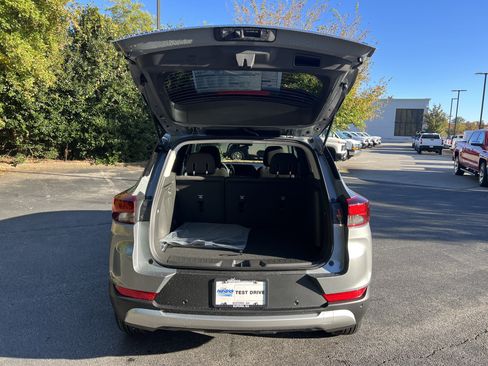 New 2026 Chevrolet TrailBlazer LT w/ LT Cold Weather Package FWD image 32