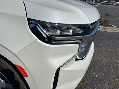 Used 2024 Chevrolet Suburban High Country image 9