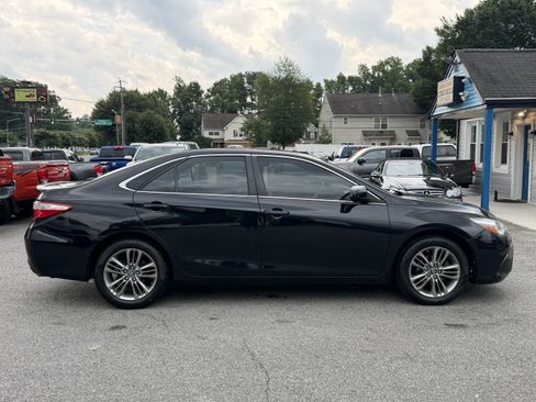 Used 2017 Toyota Camry SE FWD image 5