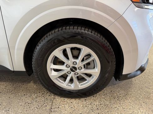 Used 2023 Kia Carnival LX FWD image 33
