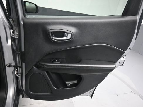 Used 2019 Jeep Compass Latitude AWD/4WD image 32