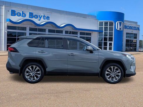 Used 2021 Toyota RAV4 XLE Premium image 2