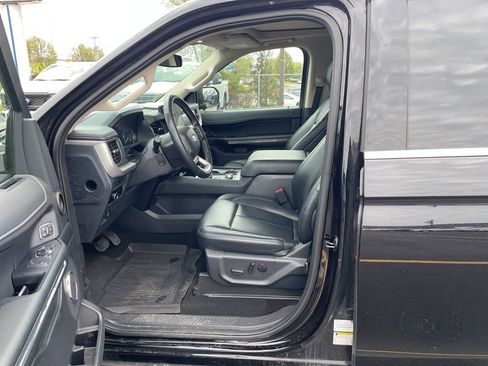 Used 2024 Ford Expedition XLT AWD/4WD image 9