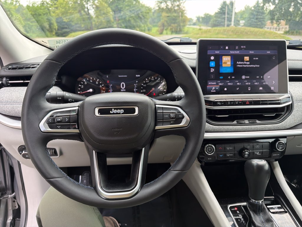 Used 2022 Jeep Compass Latitude AWD/4WD image 13